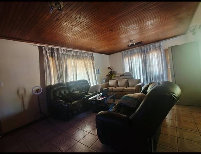 3 BEDROOM HOUSE FOR SALE IN DASPOORT ESTATE